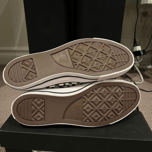 Brand New Zebra Converse   Size 10M/12W - Picture 2 of 2